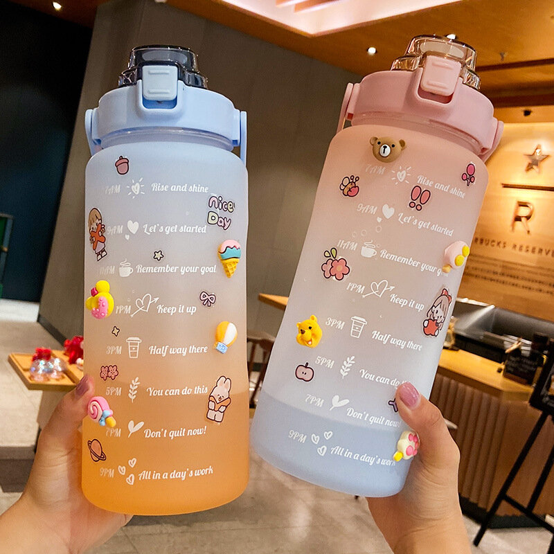 2000ml butelka z pokrywką na wodę i słomką Sport fitness z podziałką kubek ze słomką przenośna podróżna butelka na zewnątrz z naklejką 3D
