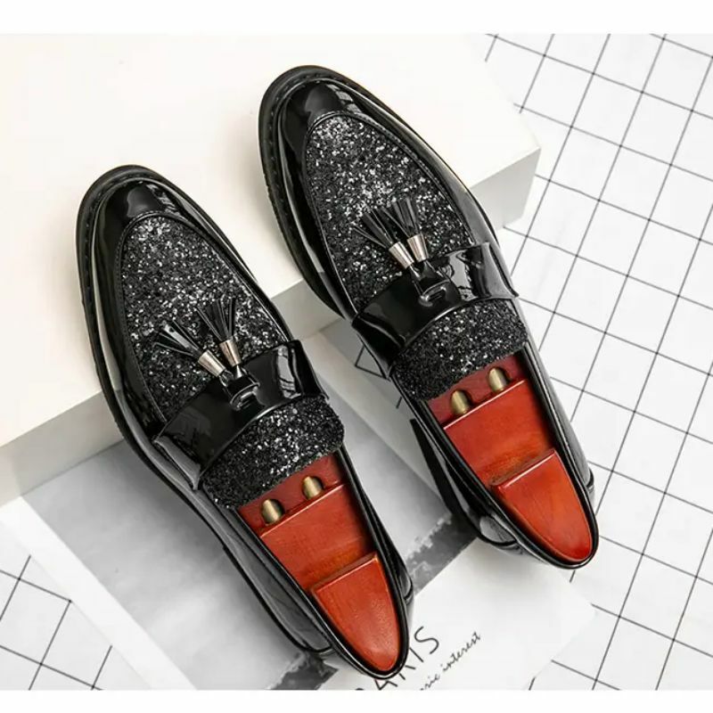 Fringe mocassins sapatos sólidos ao ar livre vestido casual sapatos de negócios couro do plutônio confortáveis chaussures pour hommes 2021 escritório zq0757