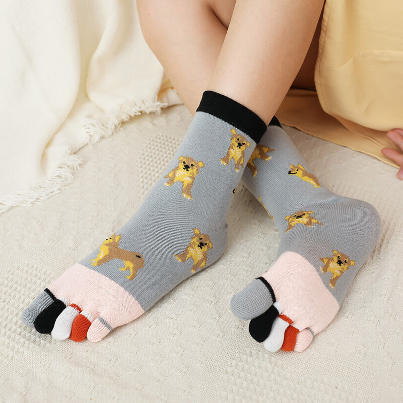 Calcetines cortos con cinco dedos para mujer y niña, calcetín de algodón puro con diseño de perro, colorido, Harajuku, con los dedos del pie, novedad, EU 36-39