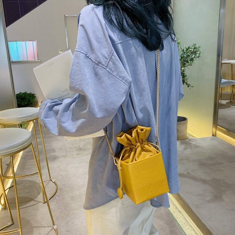 2021 Fashion Women Drawstring Bucket Sweet Elegant Girls Candy Messenger Bags Metal Chain Crossbody Bags Travel Shoulder Bag