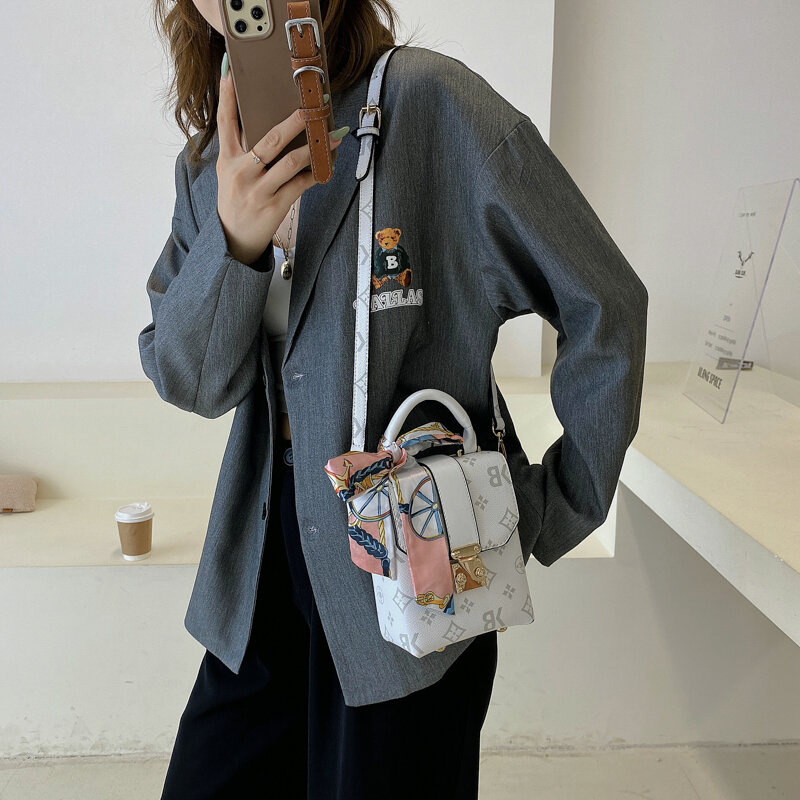 Modne torebki damskie 2021 nowy luksusowy projektant torebki szaliki skórzany Top damski torby z uchwytami małe torby marki Crossbody