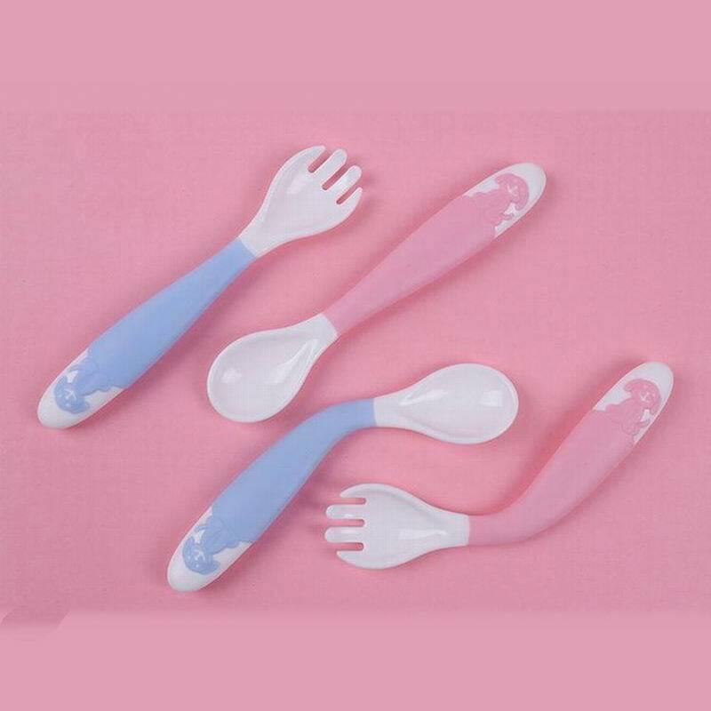 Cucchiaio di addestramento della forcella del cucchiaio curvo facile da pulire del commestibile del bambino di sicurezza di 2 colori