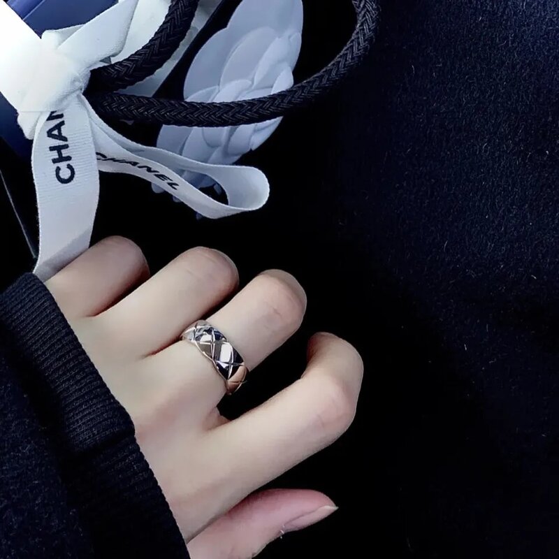 반지 여성 ins 퇴색하지 않음 레트로 다이아몬드 격자 무늬 커플 반지 차가운 바람 한국어 간단한 결혼 반지