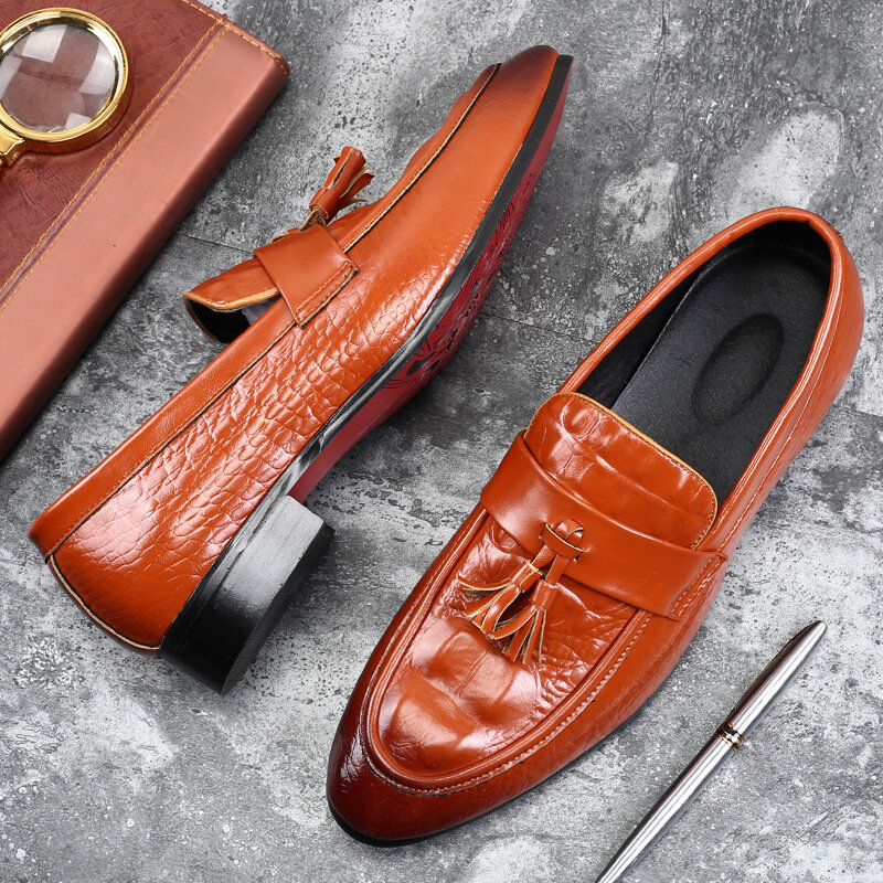 Chaussures en cuir décontractées pour jeunes hommes, mocassins d'affaires à la mode britannique avec pompon d'un pied, nouvelle collection d'automne 2021, XM501