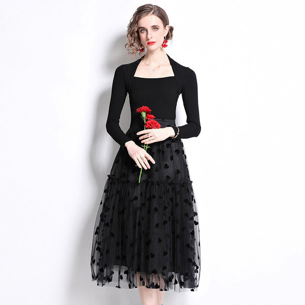 Conjunto de 2 piezas de punto de pasarela para mujer, camiseta negra con cuello Halter + falda de malla con bordado de corazón de cintura elástica, traje de primavera