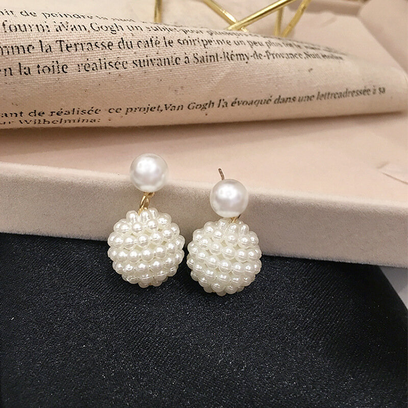 S925 ago d'argento coreano nuovi orecchini a sfera di perle bianche Super fata orecchini eleganti temperamento orecchini selvatici femminili