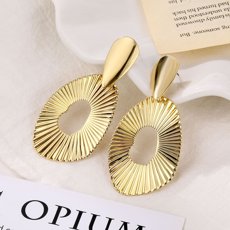 ZOVOLI Fashion Vintage geometryczne kolczyki dla kobiet złoty kolor Metal Drop kolczyki 2021 Trendy kolczyki biżuteria prezenty akcesoria