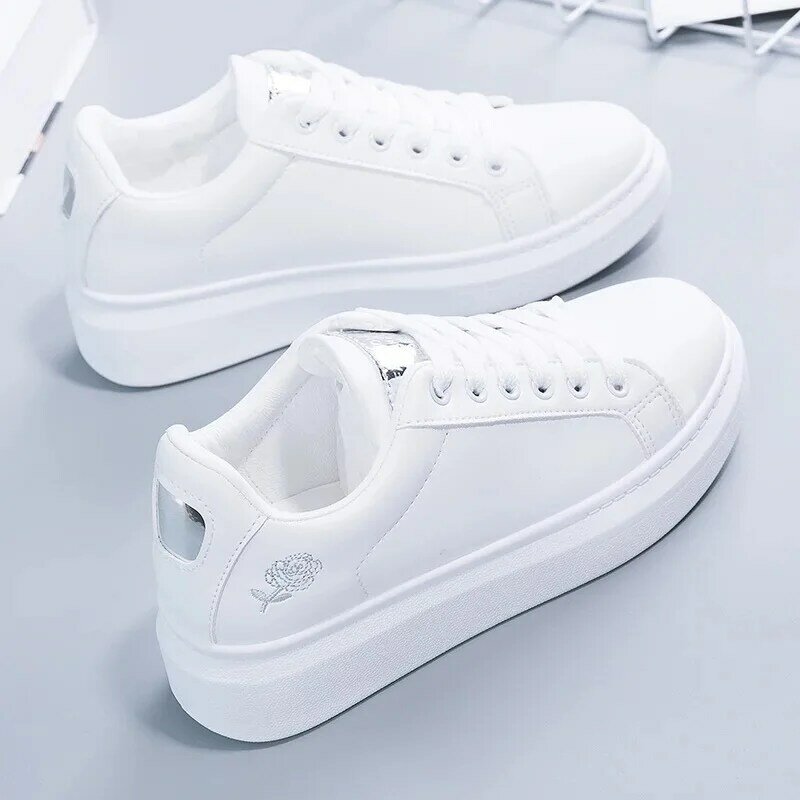 Zapatos blancos con cordones para mujer, Tenis femeninos de cuero sintético, zapatillas informales de Color sólido, novedad de primavera, 2021