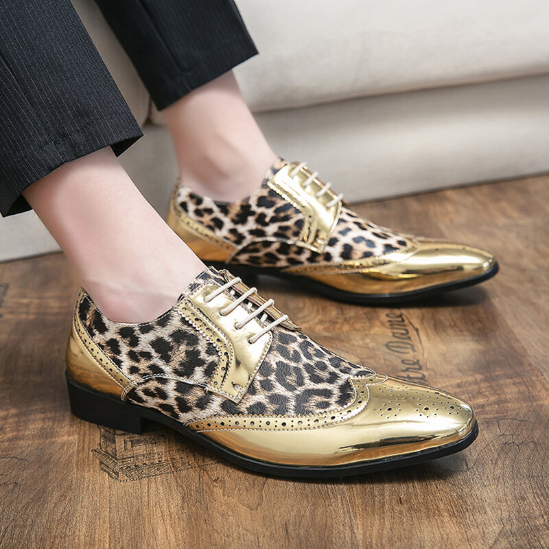 Scarpe da uomo in pelle lucida PU di fascia alta, scarpe sportive casual con stampa leopardata di personalità della moda, scarpe da uomo formali da banchetto