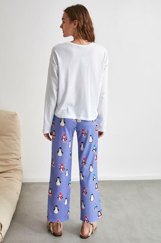 Conjunto de pijama de punto estampado de pingüino Trendyol THMAW21PT0307