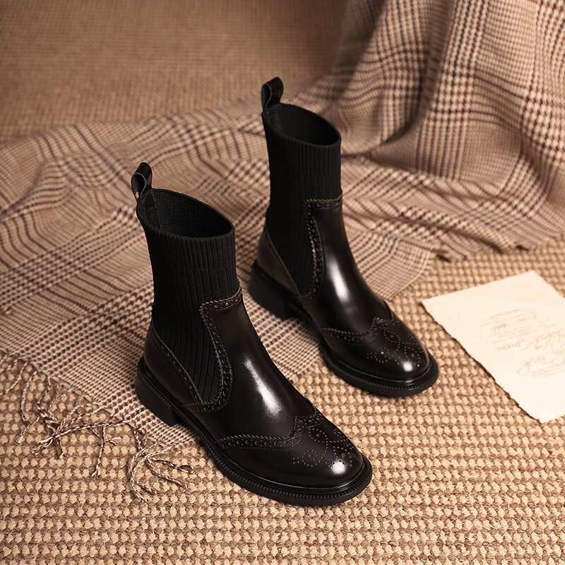 Novo outono sapatos femininos dedo do pé redondo sapatos femininos de couro genuíno retro brogue grossos botas de inverno moda feminina tornozelo botas