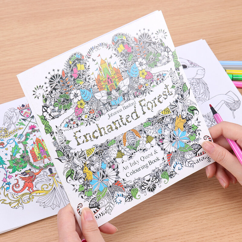 子供のための24ページの魅惑的な森の英語版カラーブック大人のストレス強制終了時間絵画描画ブック