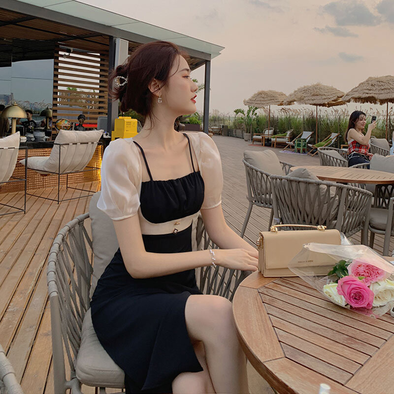 2021New الفرنسية المرأة عادية قصيرة الأكمام تصميم فستان مزاجه أنيقة الكورية موضة عالية الخصر نفخة الأكمام خياطة فستان