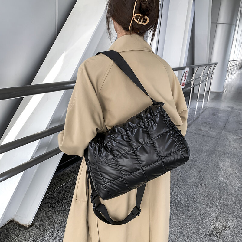 여자 나일론 숄더 가방 디자인 공간 패딩 메신저 가방 솔리드 컬러 핸드백 메신저 가방 유행 장식