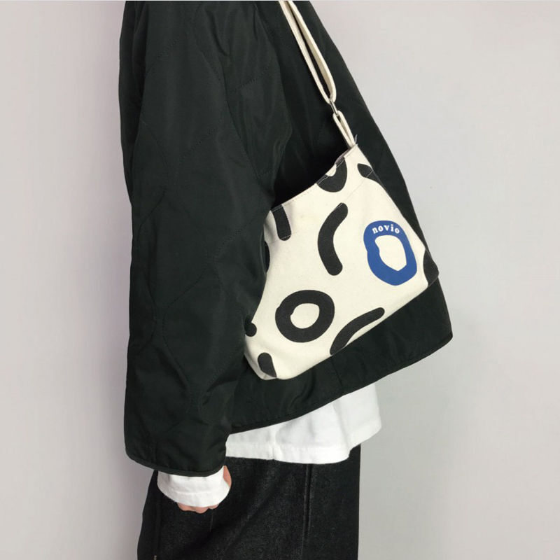 حقائب هوتشو النسائية حقيبة كتف بيضاء من القماش حقائب يد يابانية تصميم هاراجوكو للسفر 2021