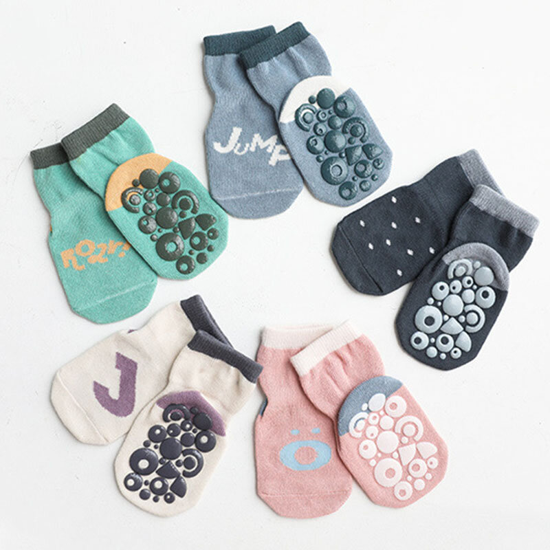 Calcetines antideslizantes con estampado de letras para bebé, medias de suelo con suelas de goma, para invierno y primavera