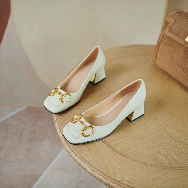 Sandales à talons carrés et épais, pantoufles à couleur unie avec boutons de la rue du cheval français, Mary Jane Baotou, nouvelle collection été 2021