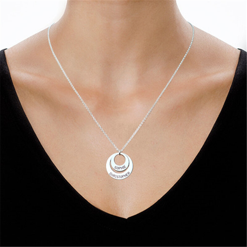 Personalized Nameplate Charms Custom Name Necklace Choker Round Necklace Custom Engrave Names Round Pendant Necklace for Women