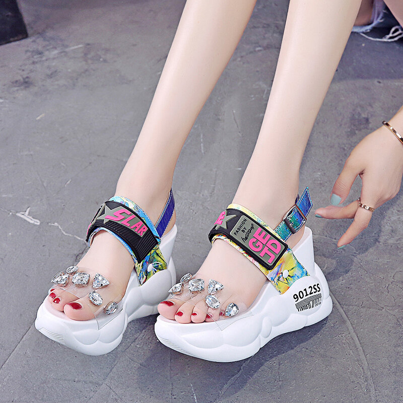Летние женские сандалии Lucyever 2020, Модные прозрачные сандалии на танкетке со стразами, женские туфли на массивной платформе