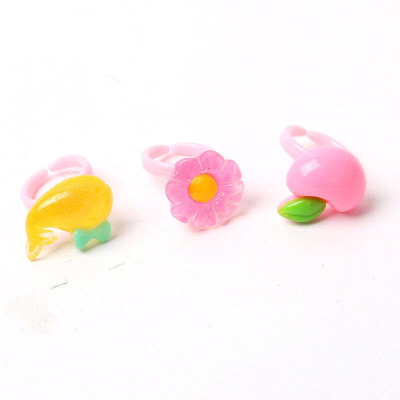 Anéis plásticos bonitos das crianças da joia do dia das crianças para meninas, com cabochons misturados da resina do estilo