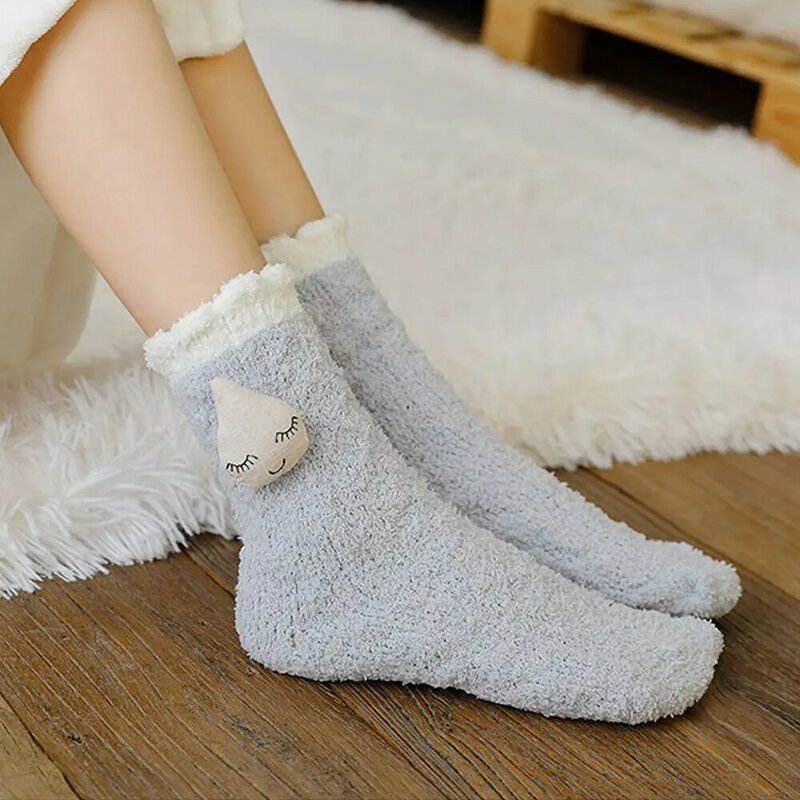 Милые носки для пола с изображением животных Луны кота рыбы облака для девочек корейские носки до щиколотки зимние Чулочные изделия женски...