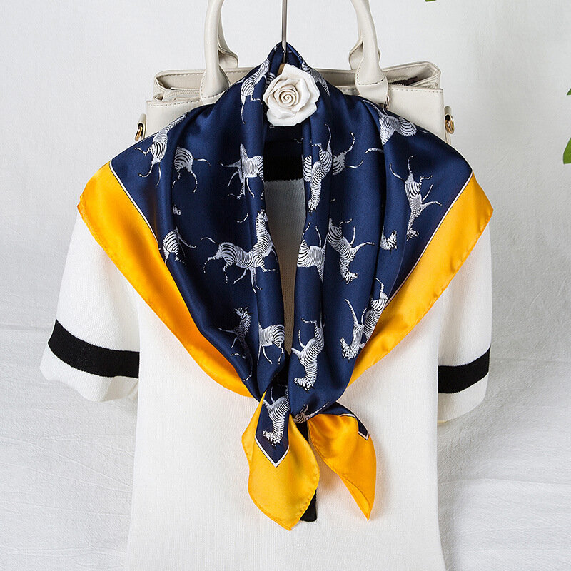 Lenço de seda de cetim de cavalo bonito pescoço lenço moda feminina lenço bandanas estilo coreano pequeno foulard bandana femme echarpe