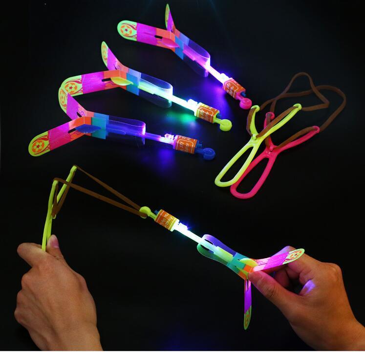 ของเล่นเด็ก10Pcs Y-รูปร่างสุ่มสีตรง Arrow Flying Toy LED แฟลชของเล่นสนุกของขวัญ Catapult