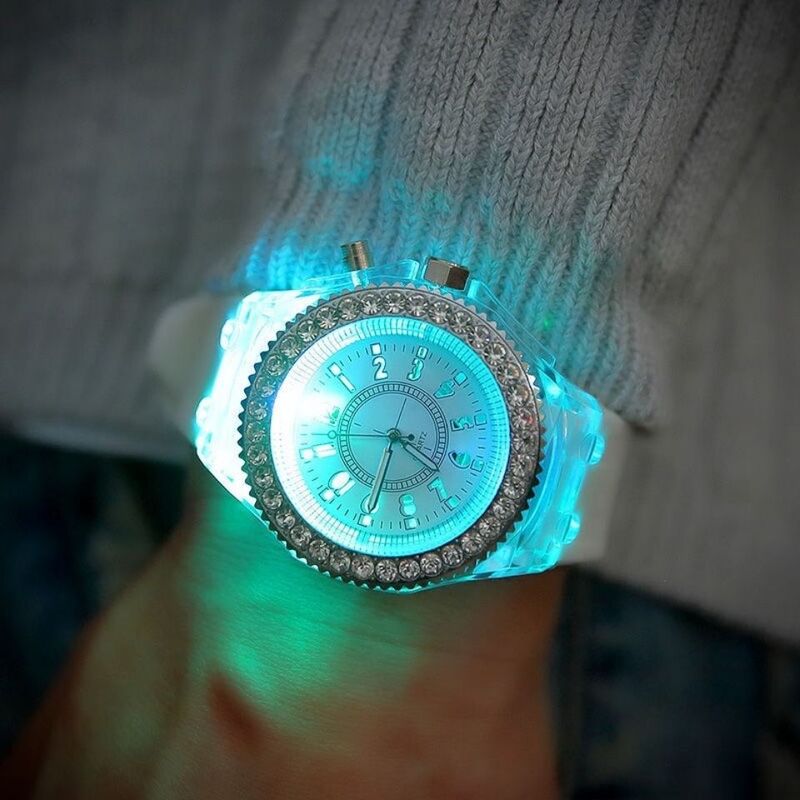 ซิลิโคน LED ส่องสว่างแฟชั่นสุภาพสตรีนาฬิกาผู้หญิงผู้ชายที่มีสีสันนาฬิกาข้อมือกีฬานาฬิกานา...