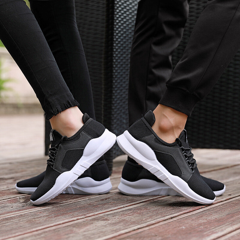 Sepatu Kasual Olahraga Baru Laris 2021 Sepatu Pasangan Pria dan Wanita Sneakers Sejuk Nyaman Antiselip Sepatu Kasual Bantalan Udara