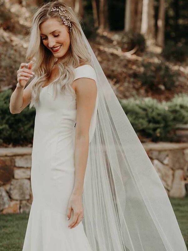 Sexy yet Contemporary Wedding Veil 1 Tier Cathedral Length Veil Bridal Veil with Comb for Women