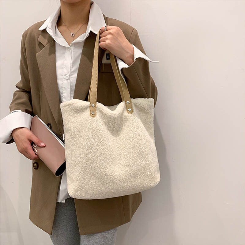 Brand Luxury Women Tote Bag Large-capacity Travel Shoulder Bags 2021 Winter Plush  Handbag Designer Women Armpit Shopping Bag