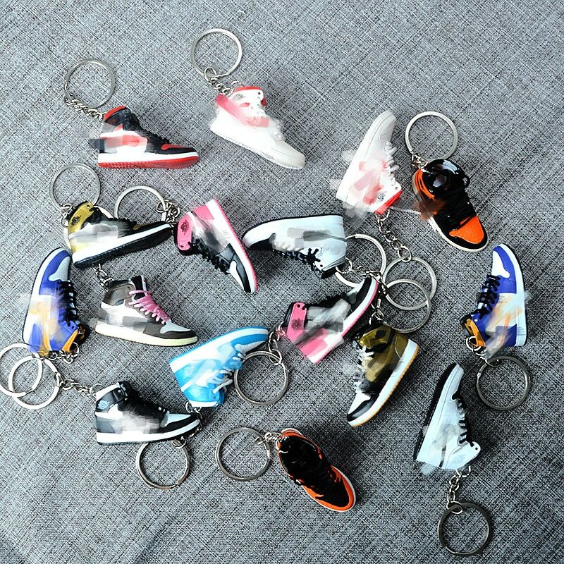 Porte-clé pour chaussures de sport, modèle 3D, pour garçon, pendentif de sac à dos, accessoires de voiture, cadeaux, offre spéciale