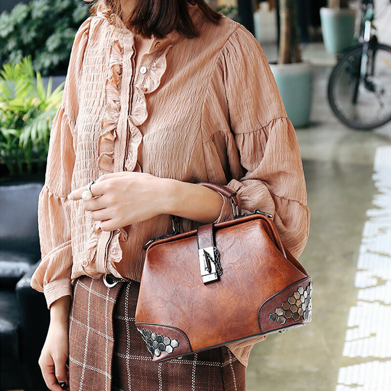 Модные кожаные дамские сумочки YoReAi, роскошные сумки в стиле ретро, женские сумки с заклепками, дизайнерская вместительная Диагональная Сум...