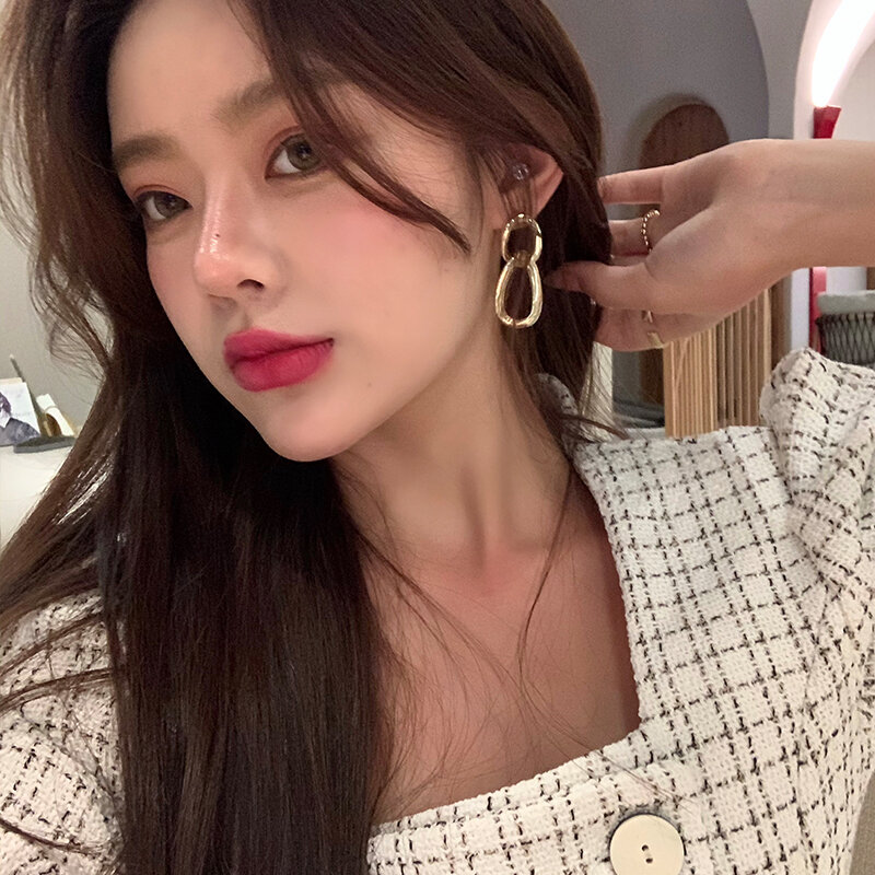 Boucles d'oreilles en métal Style froid pour femmes, Simple, rouge, géométrique, ovale, personnalité coréenne en ligne