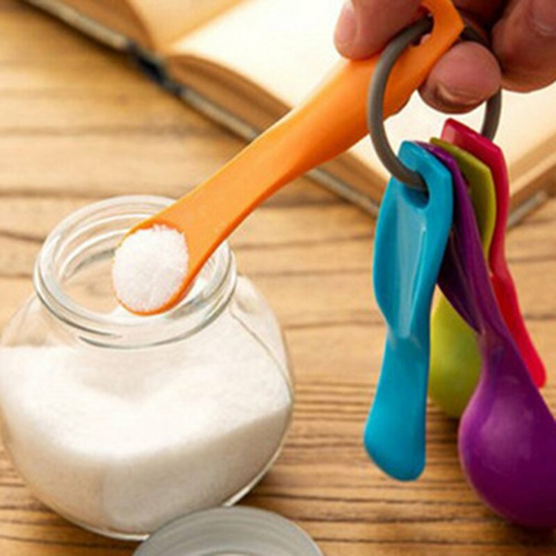 Nuovi misurini universali con misurino in scala combinazione utensile da forno in plastica cucchiaio da forno per torta di zucchero