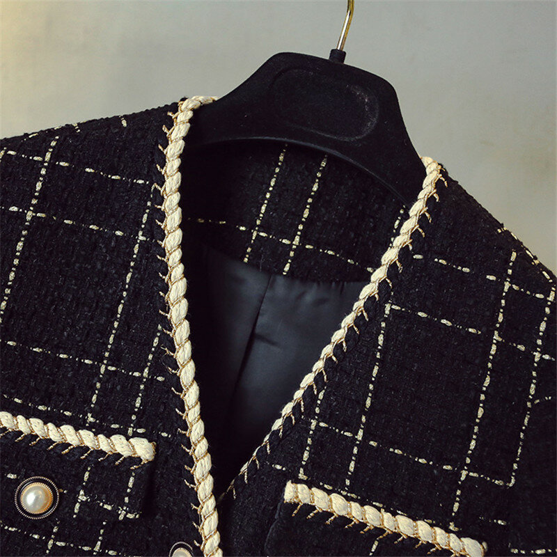 Abrigo de lana de diseñador de lujo para mujer, chaquetas de Tweed a cuadros con cuello de pico Vintage negro, botones dorados, prendas de vestir de oficina elegantes, coreanas, A396