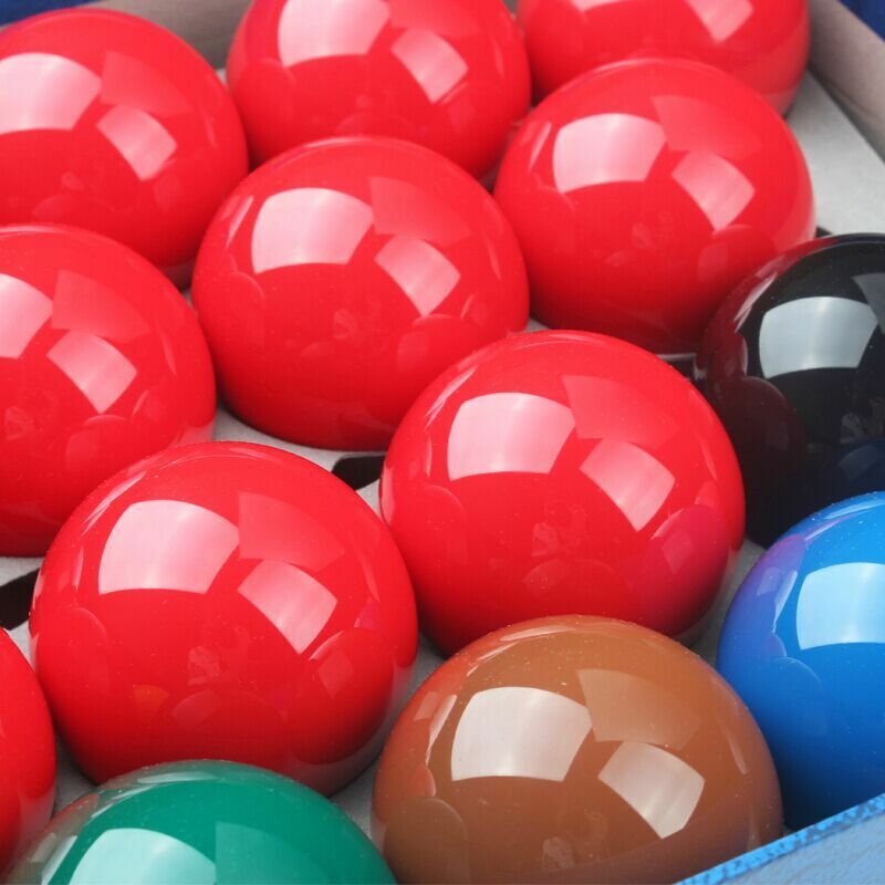 Balles de Snooker, billard, billard en cristal sont utilisés dans les compétitions de Cuppa