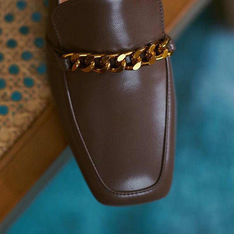 Klapki damskie metalowe łańcuszki muły kobiece modne buty na niskim obcasie damskie eleganckie pantofle damskie casualowe sandały Outdoor slajdy 40
