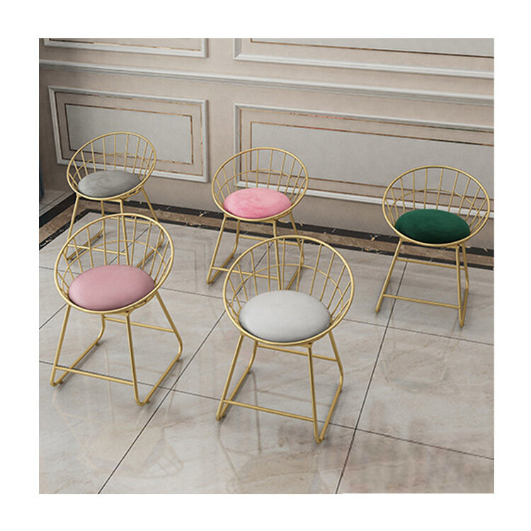 Oświetlenie w stylu nordyckim luksusowe toaletka stołek sypialnia oparcie Salon paznokci krzesło Salon stołek dziecięcy nowoczesne minimalistyczne krzesło do jadalni