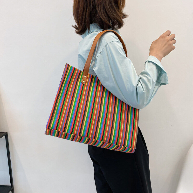 女性のためのファッショナブルなストライプのハンドバッグ,大容量のカジュアルなショッピングバッグ,女性のための新しいコレクション
