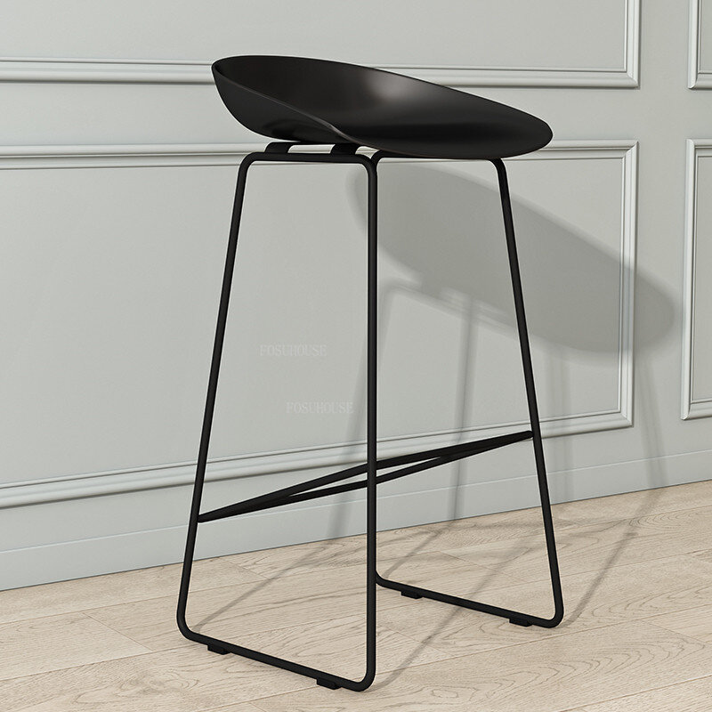 Cadeira de bar nordic ins moderno e minimalista de pé alto branco casual cadeira de barra de plástico design de ferro forjado fezes de pés altos para cozinha