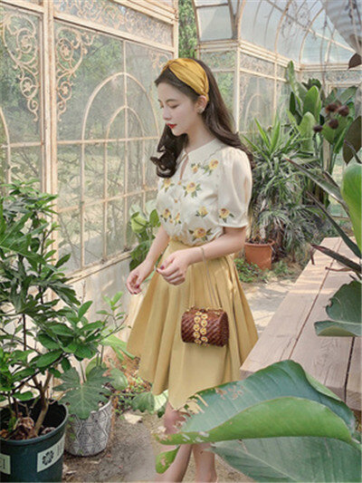 Vestido de verano de dos piezas con falda de corte en A, Top bordado de pared, Amarillo, Rosa