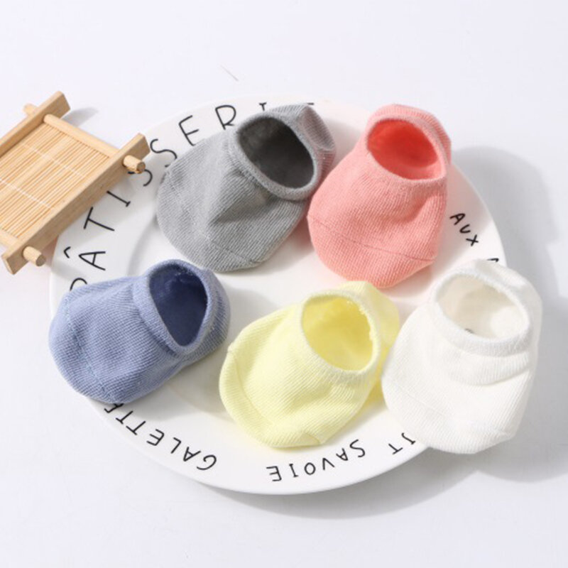 Cukierki noworodka skarpety kreskówki krótkie antypoślizgowe skarpetki elastyczne Unisex pierwsze buty Walker dla niemowląt chłopców dziewcząt jednolity kolor