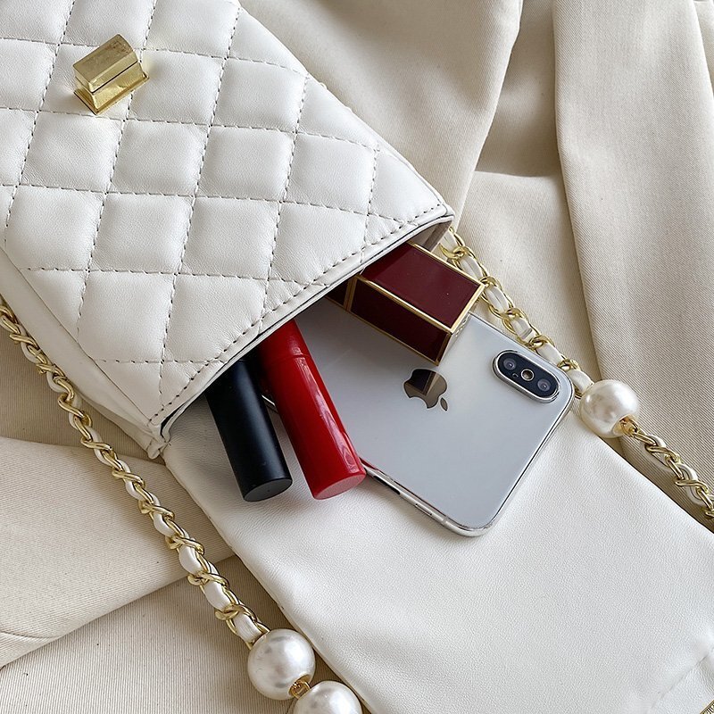 Bolsa de ombro feminina de couro, bolsa de ombro com corrente de pérola de luxo, tendência, nova, moderna, diamantes, bolsa crossbody para celular, 2021