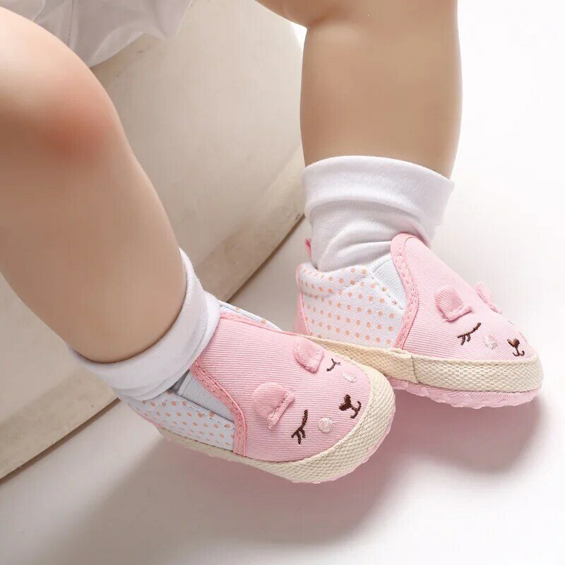 Bonito do bebê recém-nascido meninos meninas sapatos de algodão macio anti-deslizamento mocassins da criança dos desenhos animados primeiros caminhantes