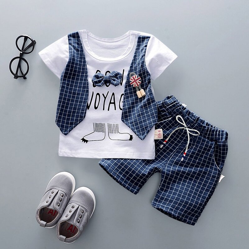 夏の子供の男の子弓服セットベビー紳士高qulityのショートtシャツ + チェック柄パンツ幼児の少年服子供服セット
