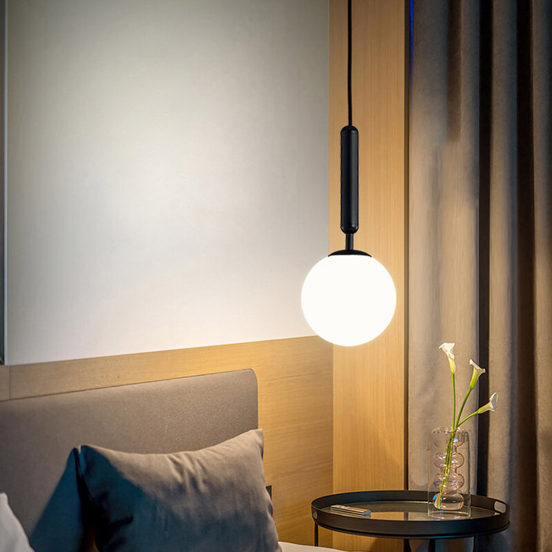 Luces colgantes modernas, lámpara de restaurante minimalista de oro y negro con personalidad creativa, luces colgantes de bola de cristal