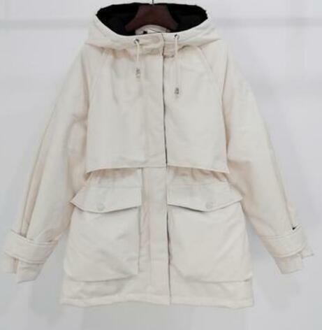 女性用のアライグマの毛皮のフード付きコート,冬用の大きなレインコート,白いダックダウンジャケット,厚い暖かいパーカー,女性用のアウターウェア,90%