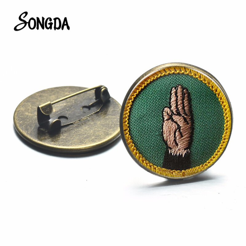 New Listing Girl Scout Brooch Cadette Merit Badge Pin Glass Dome Bronze Plated Handicraft Brooches Baby Girls Best Gifts