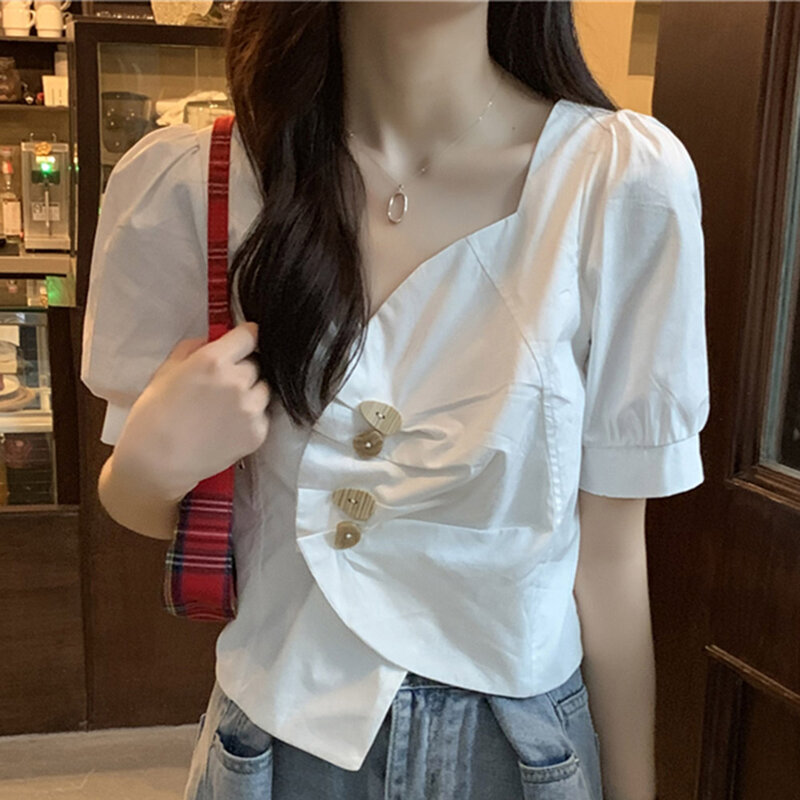 Vrouwen Blouse Onregelmatige V-hals Wit Shirt Dames Design Gevoel Bubble Korte Mouwen Student Jong Fashion Koreaanse Japan Zomer
